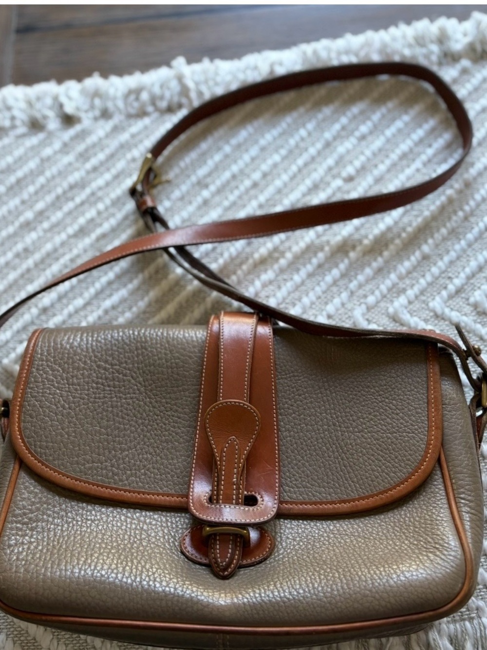 Vintage Dooney & Bourke AWL Large Equestrian Crossbody Bag Taupe Tan USA A4